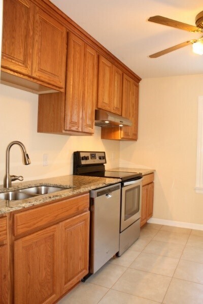 Granite countertops/Stainless appliances - 2704 Wellesley Ct