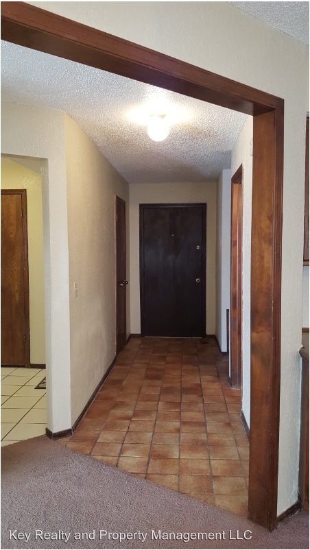 Building Photo - 6700 Crestmont Dr