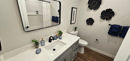 Interior Photo - The Overlook