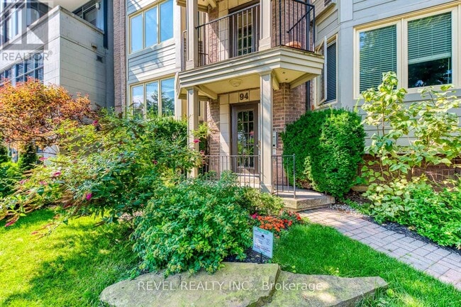 Building Photo - 94 Trinity St