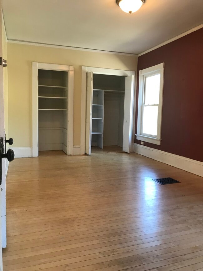 Building Photo - 3316 N Downer Ave