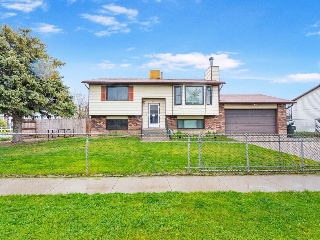 Primary Photo - 3 Bedroom Single Family Home in West Valle...