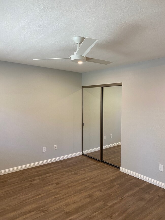 Master bedroom - 3263 Shadow Park Plz