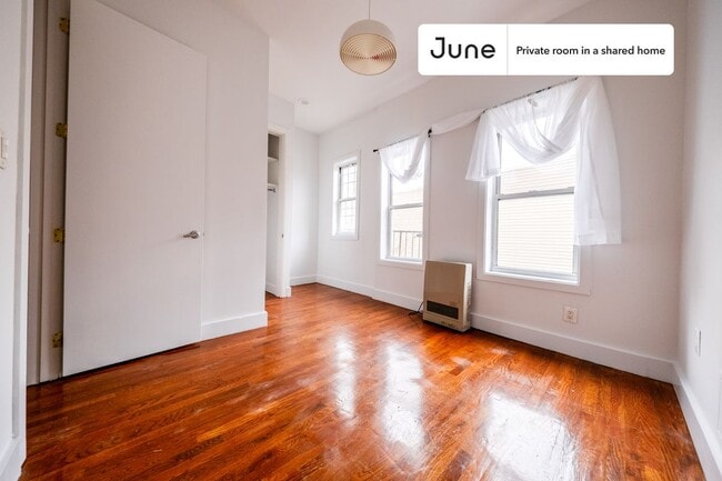 Building Photo - Room in Shared 3 bed/1 bath home in Bushwick