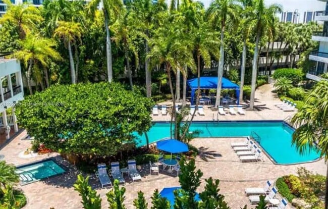 Foto del edificio - 3600 Mystic Pointe Dr