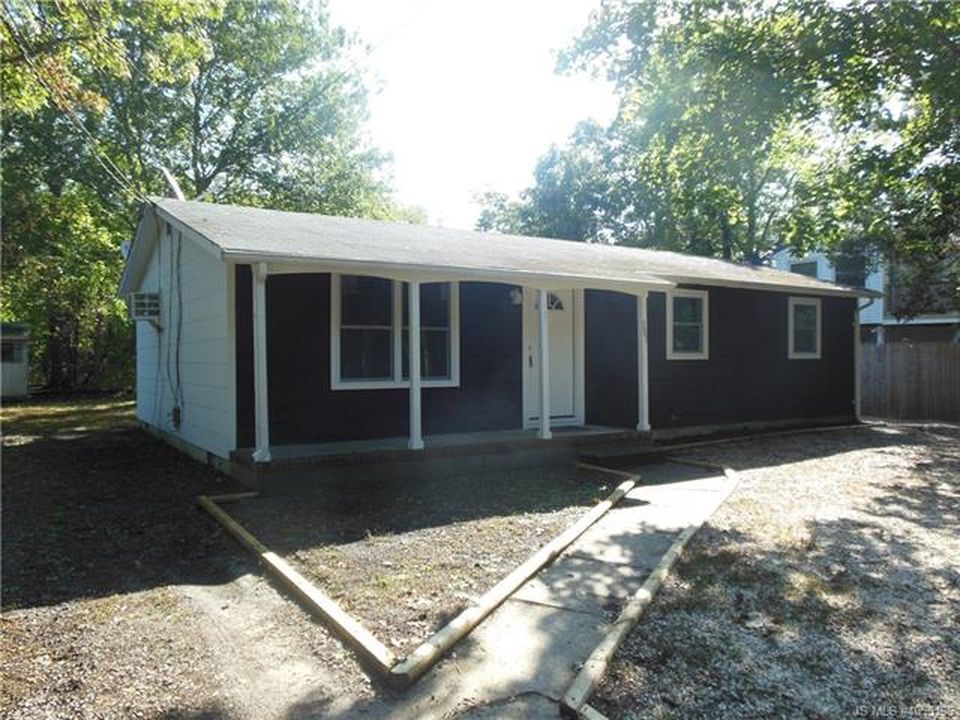 Primary Photo - 303 Lake St