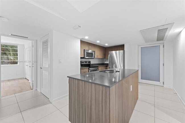 Foto del edificio - 910 West Ave