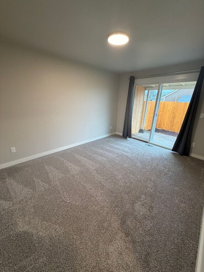 Foto del edificio - Newly Remodeled Large 2 Bedroom!