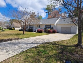 Building Photo - 1908 Joslyn Dr