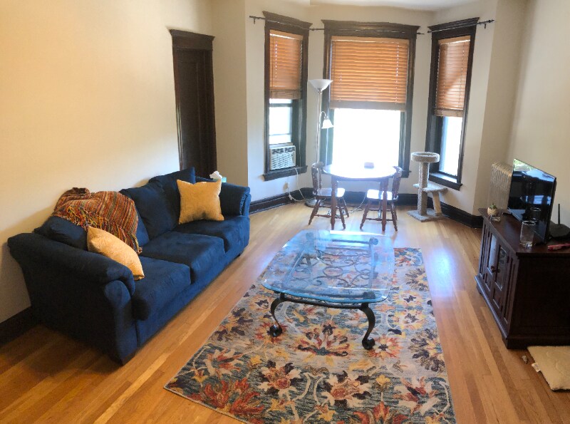 Foto principal - 747 W Wellington Ave