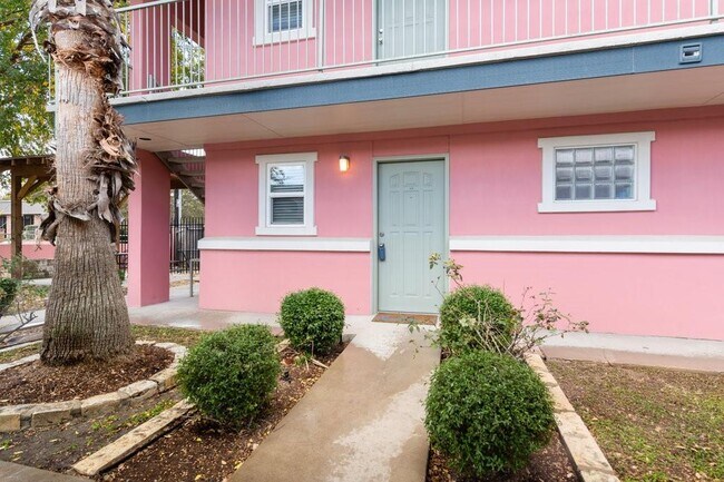 Building Photo - 1422 Collier St