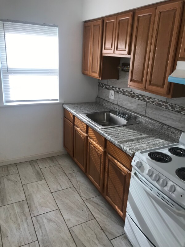 4837 Cadieux Rd Unit Apartment 10, Detroit, MI 48224 Room for Rent in