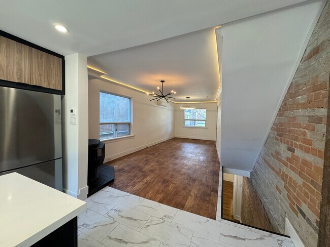 Building Photo - 25 Firstbrooke Rd