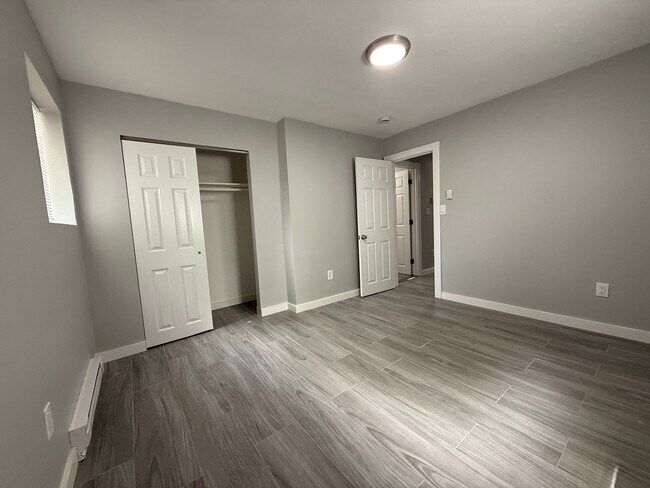 Building Photo - 565 Hyde Park Ave