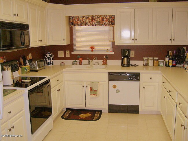 Foto del edificio - 23 Fox Valley Dr