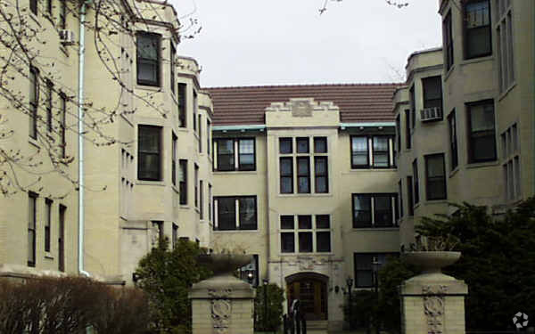 Foto del edificio - 1416 W Lunt Ave