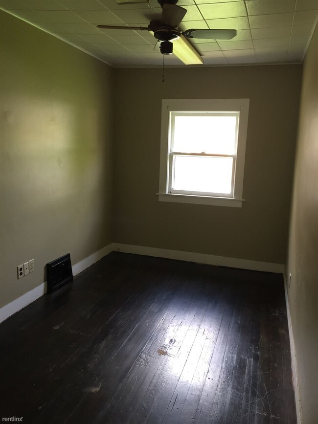 Building Photo - 1824 Davis Ave