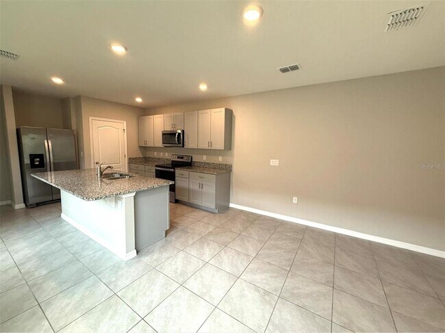 Building Photo - 324 Charles Dr