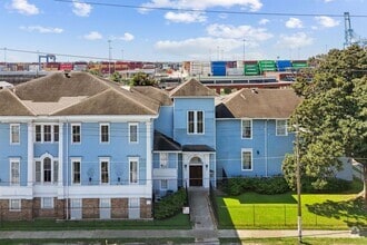 Building Photo - 4716 Annunciation St