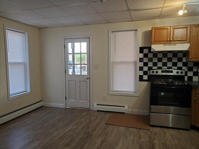 Building Photo - 21 Dubois St