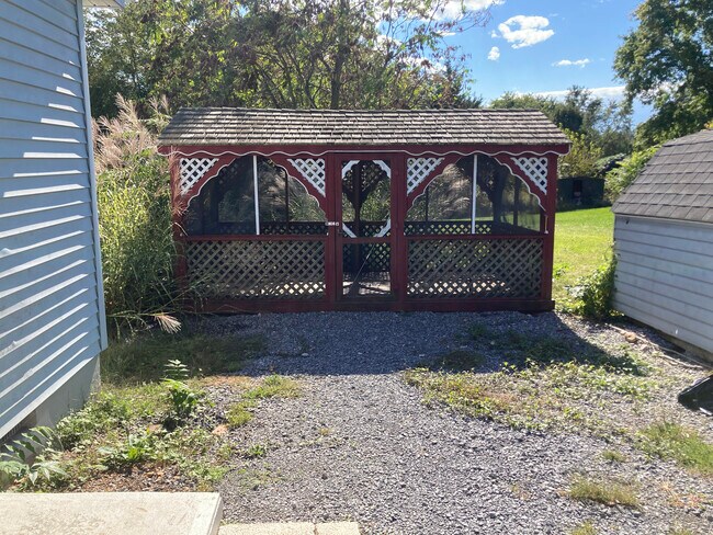 Building Photo - 168 Spur Rd