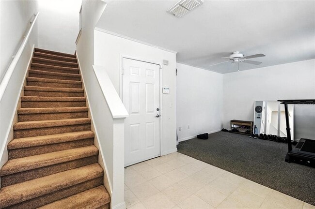Building Photo - 742 Centervale Dr
