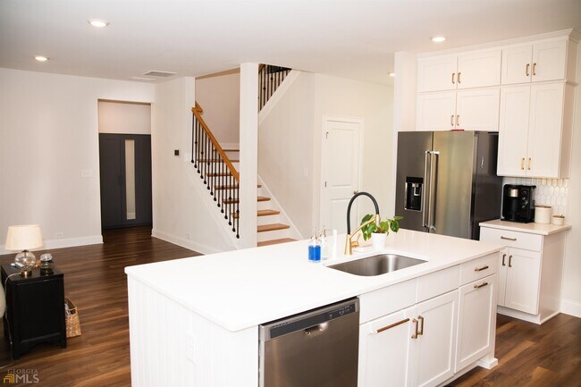 Building Photo - 175 Neese Farm Dr
