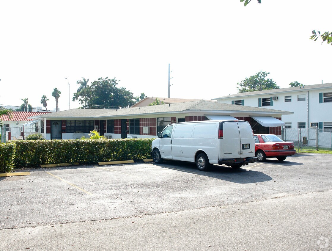 Primary Photo - 1040 NW 95th Ter