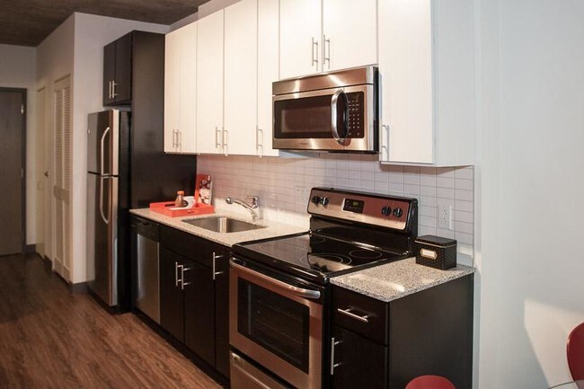 Building Photo - 615 W Jackson Blvd