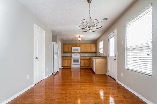 Building Photo - 2694 Sutherland Dr