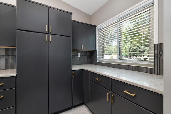 Foto del edificio - 1050 Brooklawn Dr