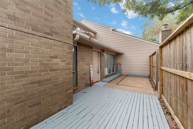 Foto del edificio - 13911 Hollowgreen Dr