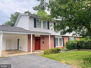 Building Photo - 640 Chapelgate Dr