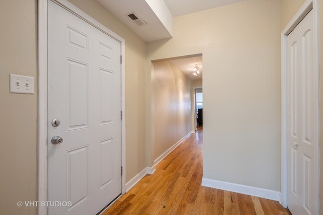 Foto del edificio - 7036 S Merrill Ave