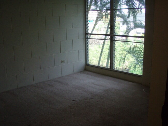 Building Photo - 2845 Waialae Ave