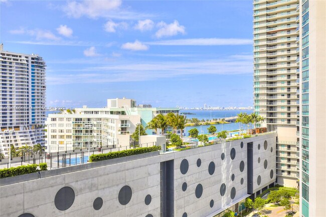 Foto del edificio - 501 NE 31st St