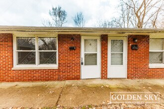 Building Photo - 709 S Hutchinson Ave