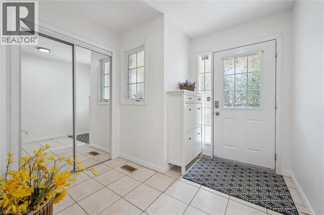 Building Photo - 598 Woolgrass Ave