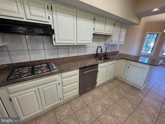 Foto del edificio - 327 Overlook Ln