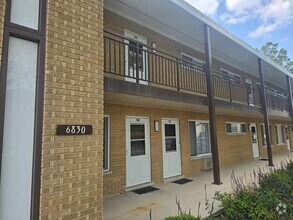 Building Photo - 6830 N Ozark Ave