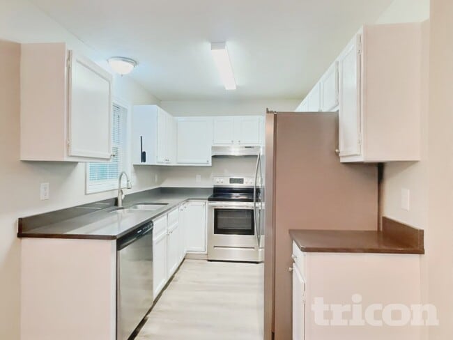 Building Photo - 3008 Brittany Dr