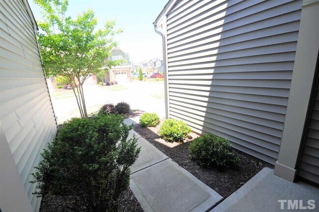 Building Photo - 209 Brier Crossings Loop