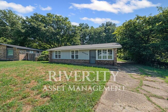 Building Photo - A Must See/ High Vaulted ceiling's & Section 8 Welcome!!!