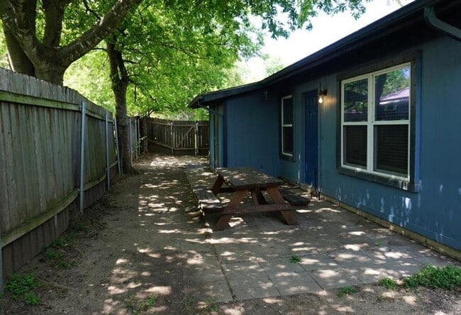 Building Photo - 3321 Dolphin Dr