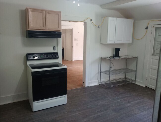 Building Photo - Unbelievable Updated Farmhouse in Lanexa!