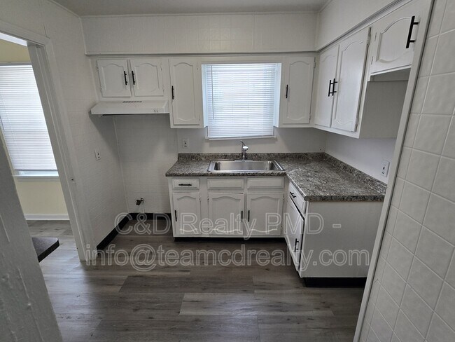 Building Photo - 16404 Lotus Dr
