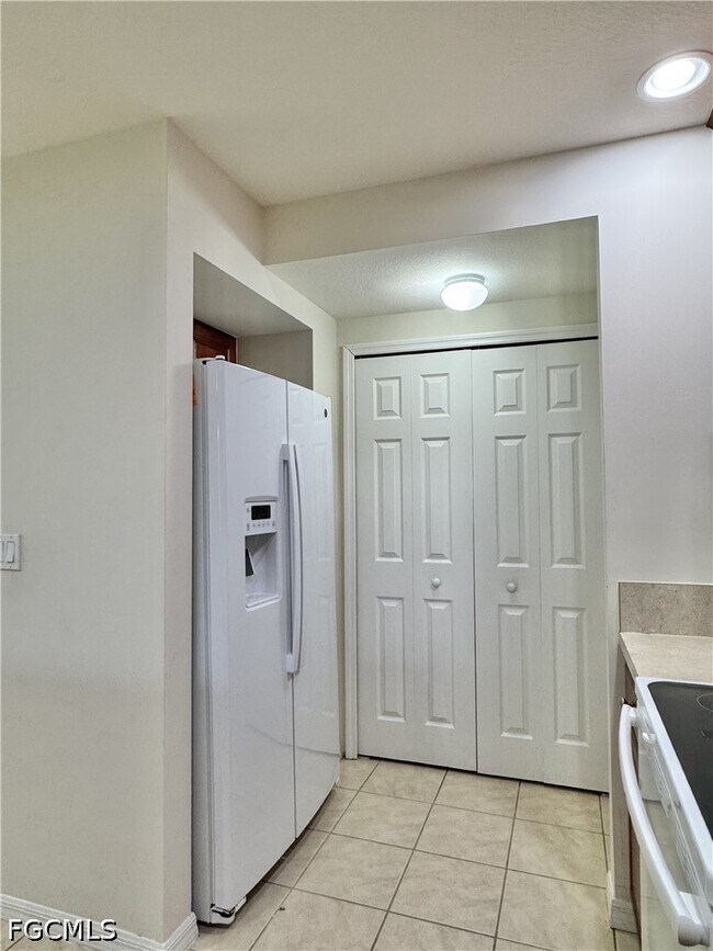 Foto del edificio - 4263 Liron Ave