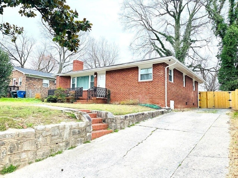 Primary Photo - 1006 Linwood Ave