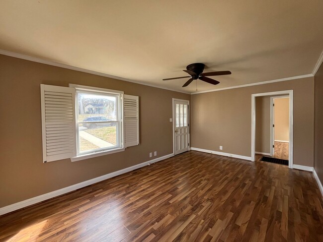 Foto del edificio - Cozy 1BD, 1BA Near Downtown Raleigh House ...