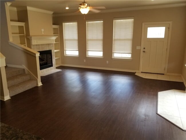 Foto del edificio - 637 N Longfellow Ln